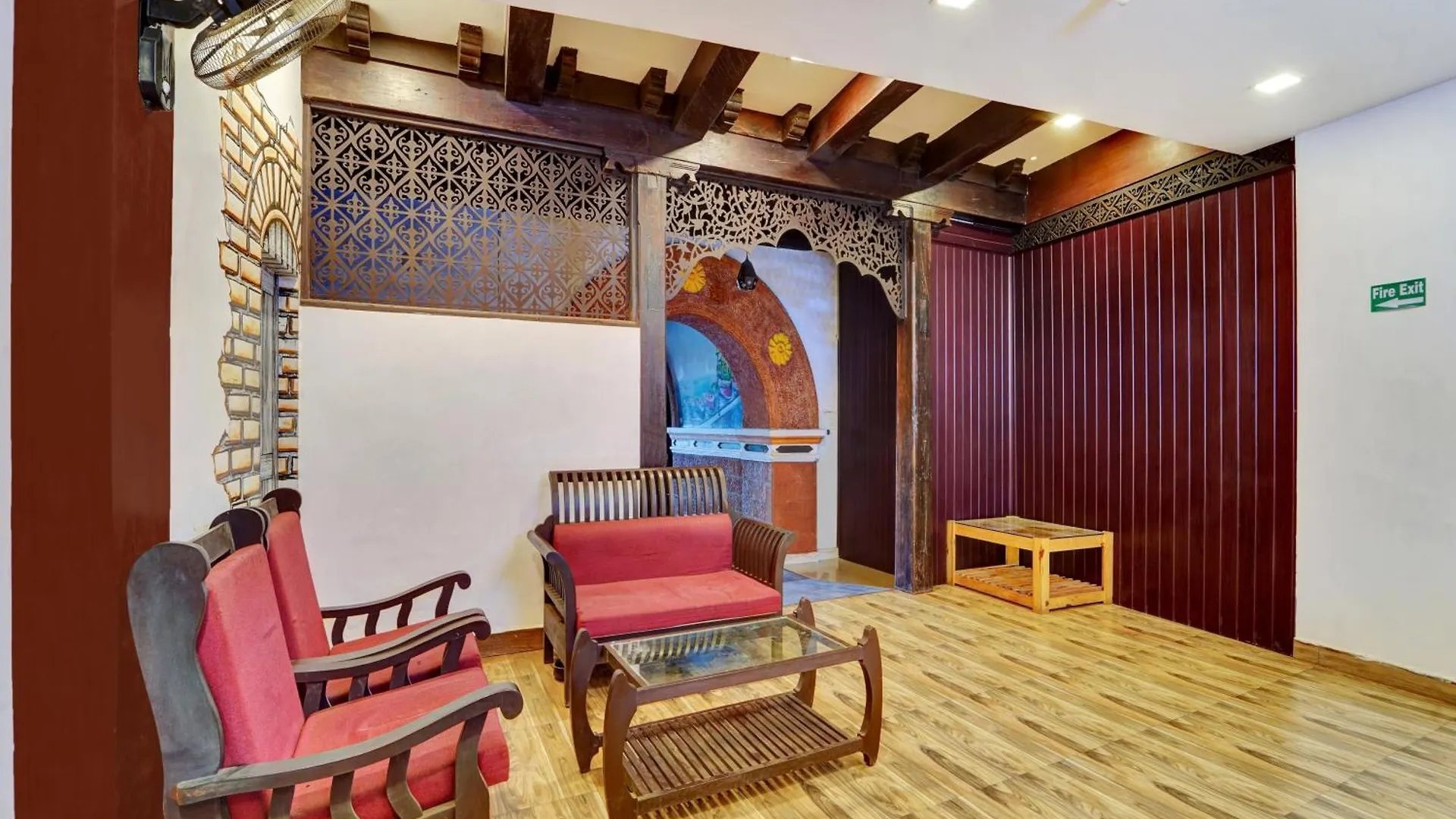 **** מלון Super Collection O Calvathy Road Near Fort Kochi הודו